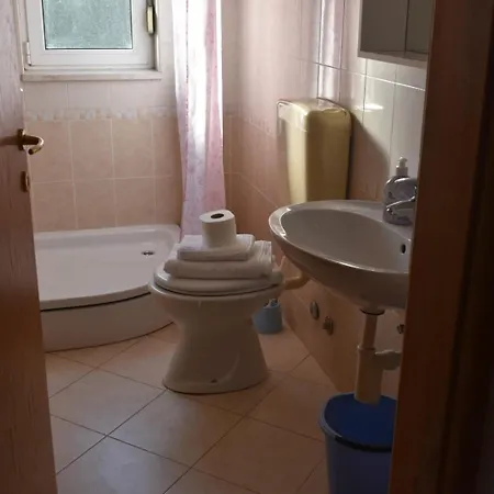 Lila - 3 Stars * Sibenik